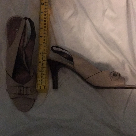 Open toe taupe heels - Picture 7 of 7